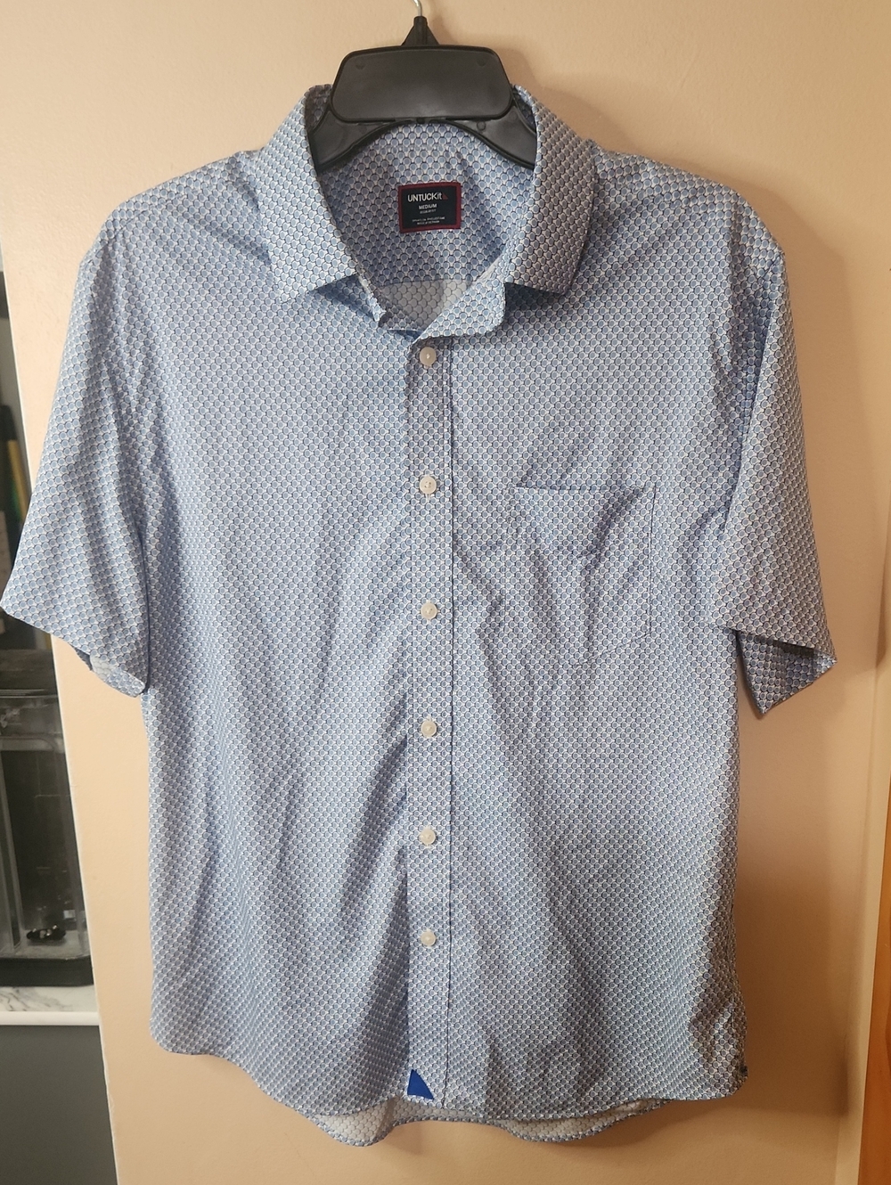 UNTUCKit Crofton Dot Print Performance Short Sleeve Button Down Shirt Size Med.